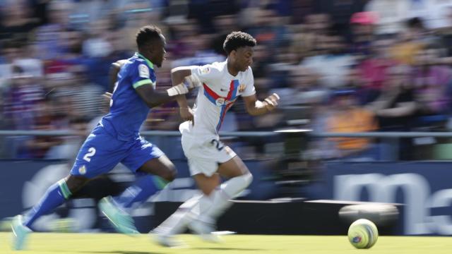 Balde se lleva el balón.