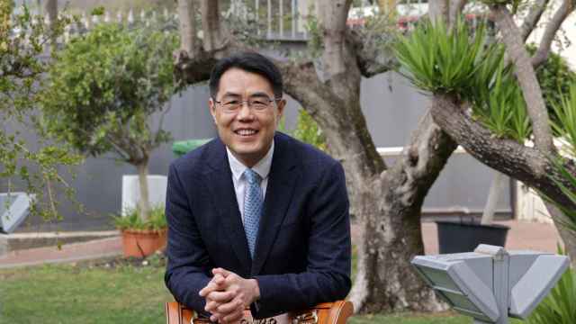 Zhu Jingyang,  cónsul general de la R. P. China en Barcelona durante su entrevista con  EL ESPAÑOL.