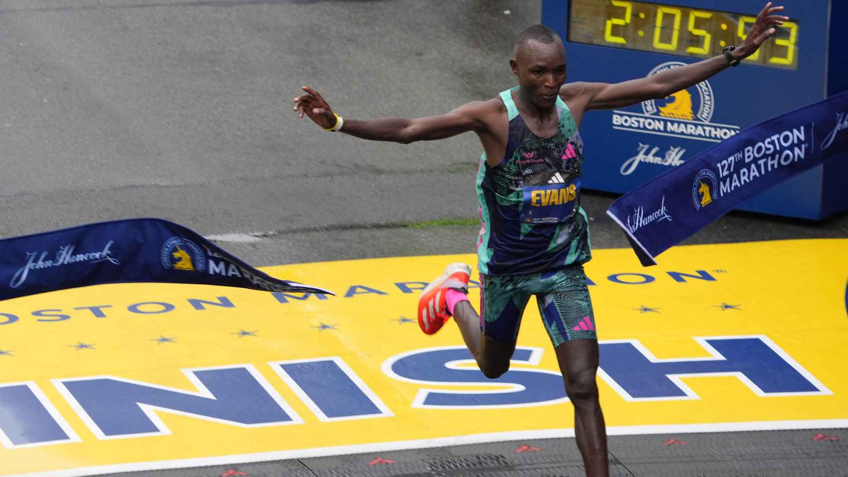 Evans Chebet, ganador del Maratón de Boston 2023 con un tiempo de 2:05:53