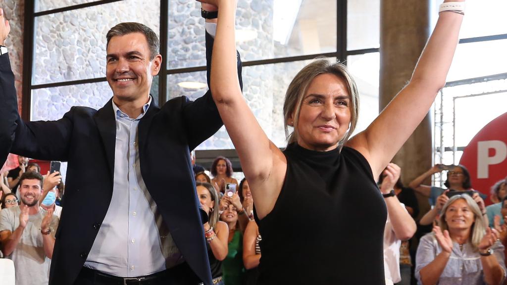 Pedro Sánchez y Milagros Tolón en un acto del PSOE. Foto: Óscar Huertas.