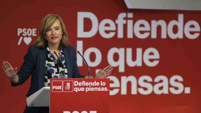 La ministra de Educación y portavoz del PSOE, Pilar Alegría, este lunes en la rueda de prensa de Ferraz.