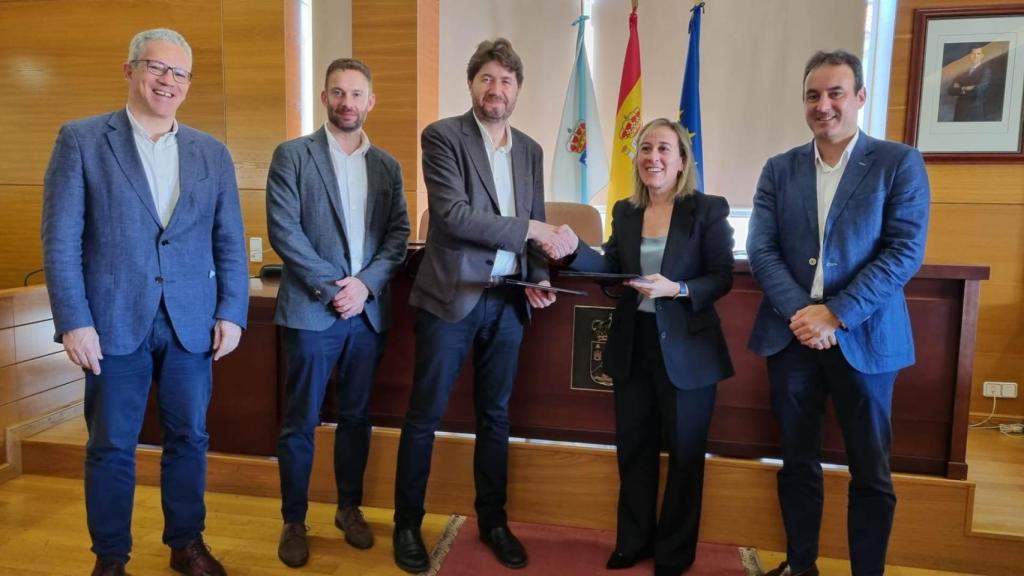 Firma del convenio entre la Xunta y el Concello de Arteixo (A Coruña)
