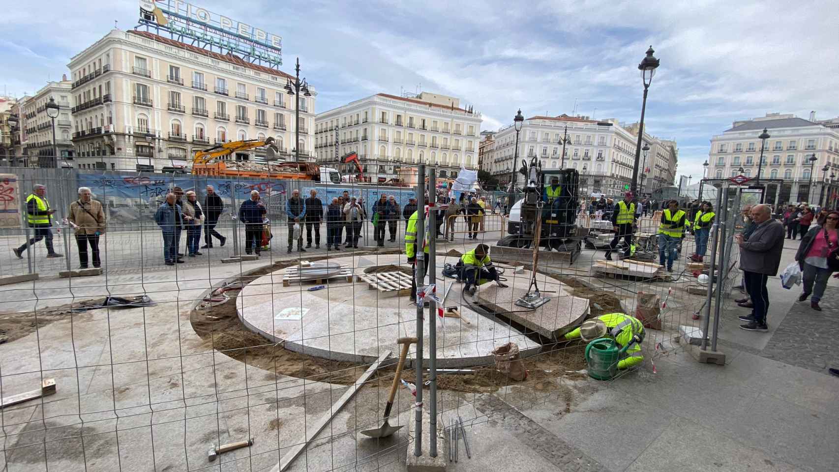 Renovación de la rosa de los vientos de la Puerta del Sol de Madrid.