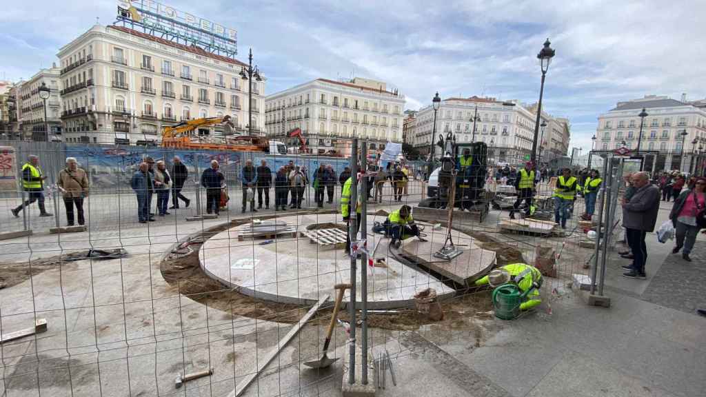 Renovación de la rosa de los vientos de la Puerta del Sol de Madrid.