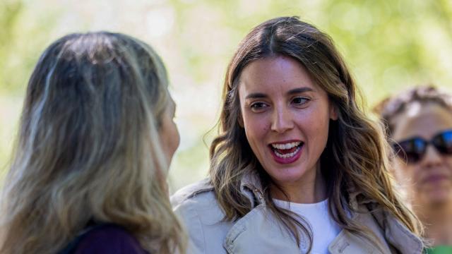 La ministra de Igualdad, Irene Montero, junto a la delegada del Gobierno contra la Violencia de Género, Victoria Rosell, este lunes en el Museo del Traje.