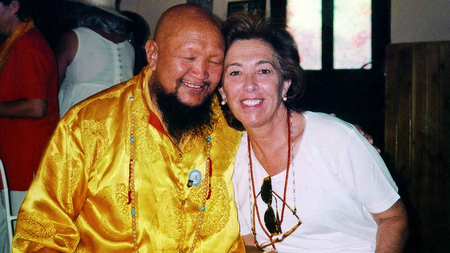 Carmen Navarro con el Lama Gangchen Rinpoche en los años 90.