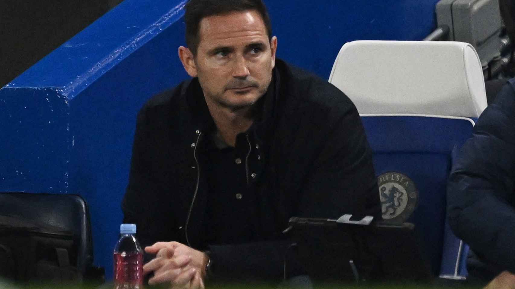 Frank Lampard, sentado en el banquillo del Chelsea
