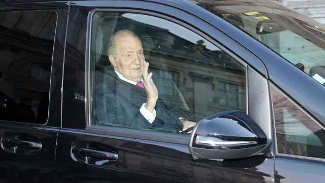 El rey Juan Carlos el pasado mes de febrero a la salida de la Academia Francesa.
