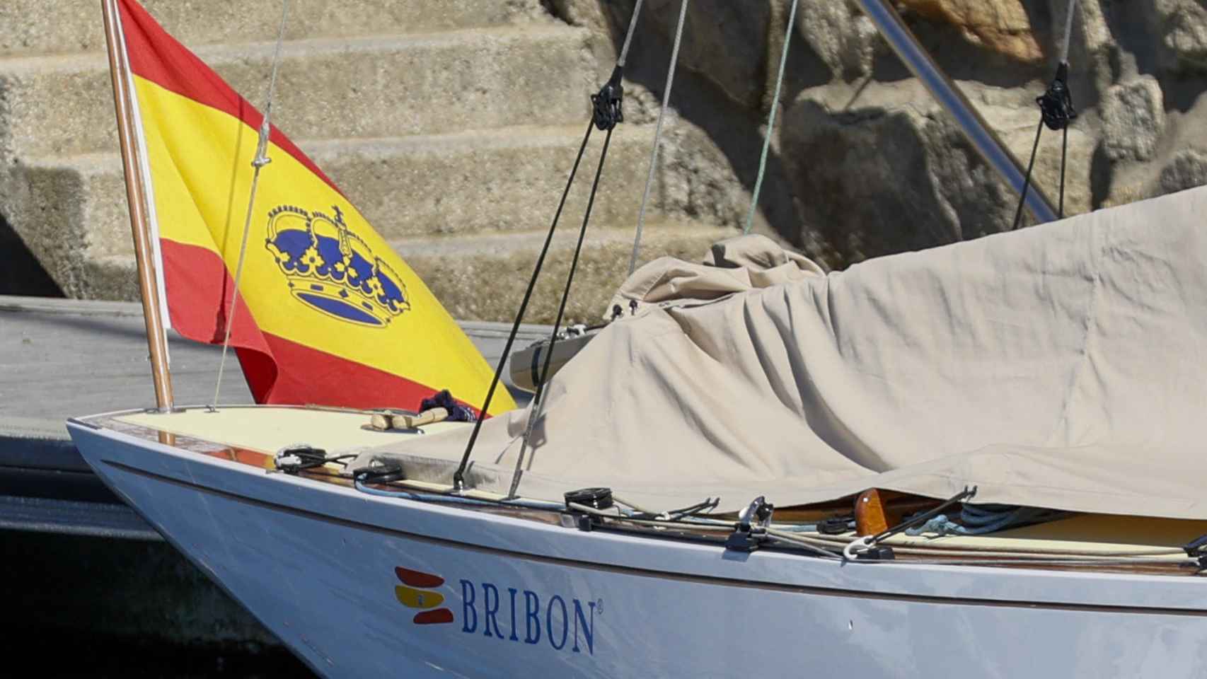 Vista del 'Bribón', embarcación habitual del Rey Juan Carlos, esta semana en Sanxenxo.