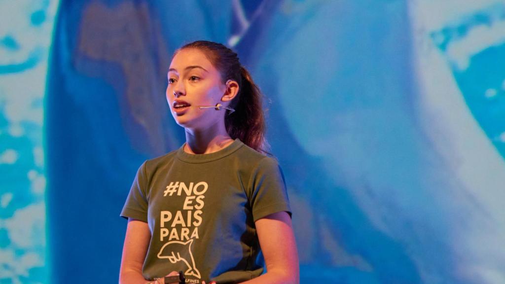 La activista Olivia Mandle con la camiseta de su campaña.