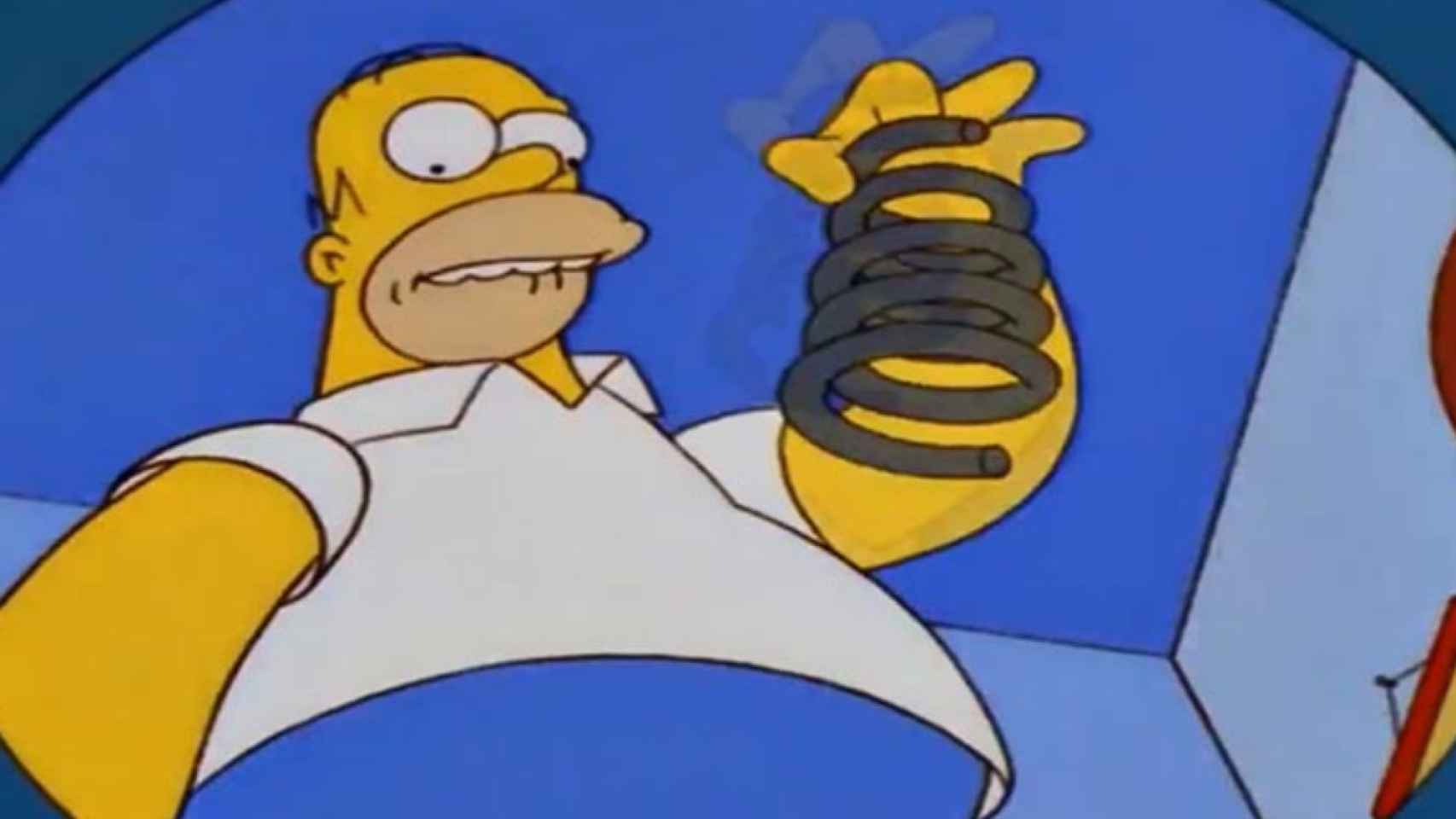 Homer Simpson tirando un muelle por el retrete.