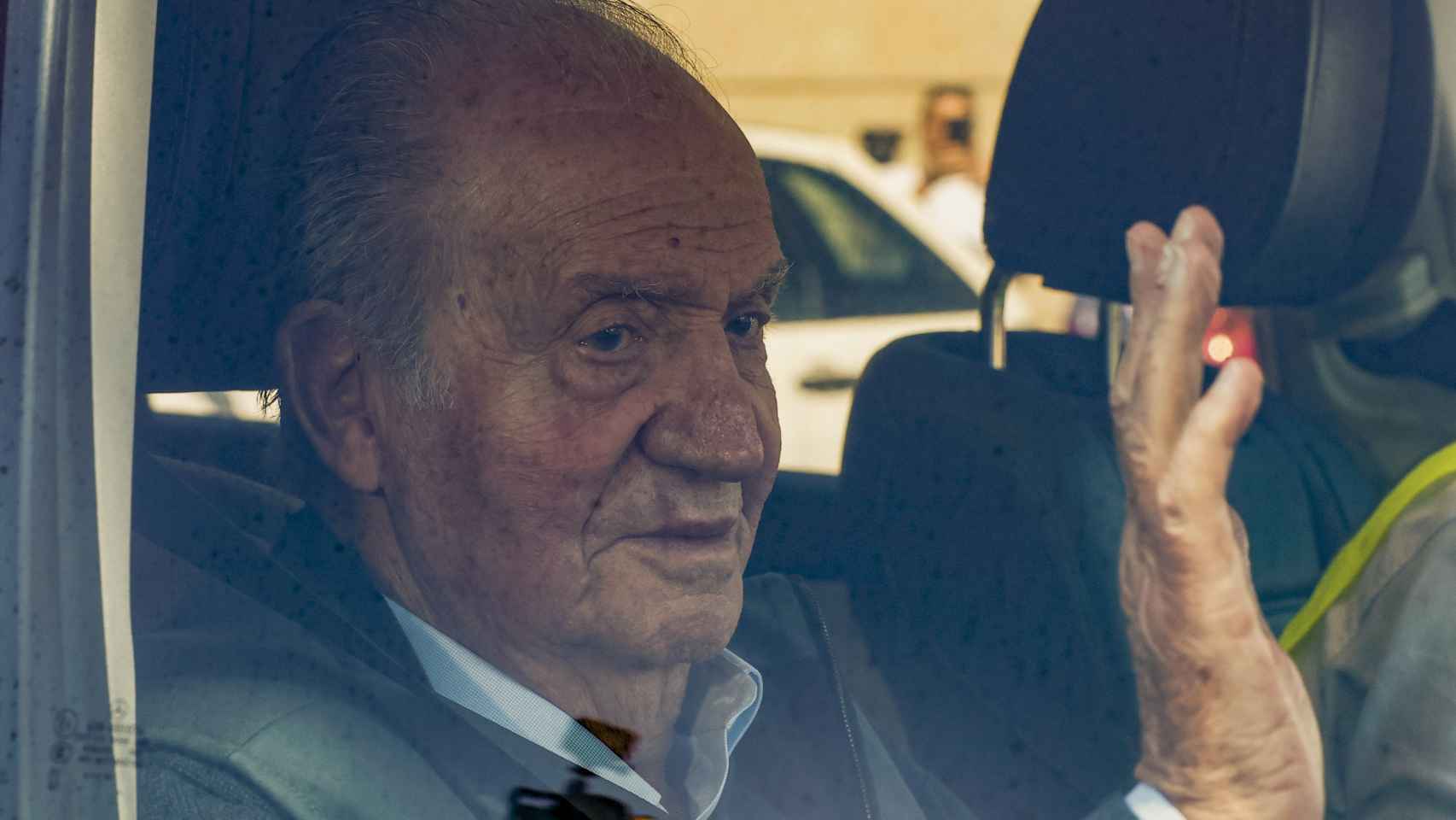 El rey Juan Carlos a su llegada al domicilio de Pedro Campos, en Sanxenxo