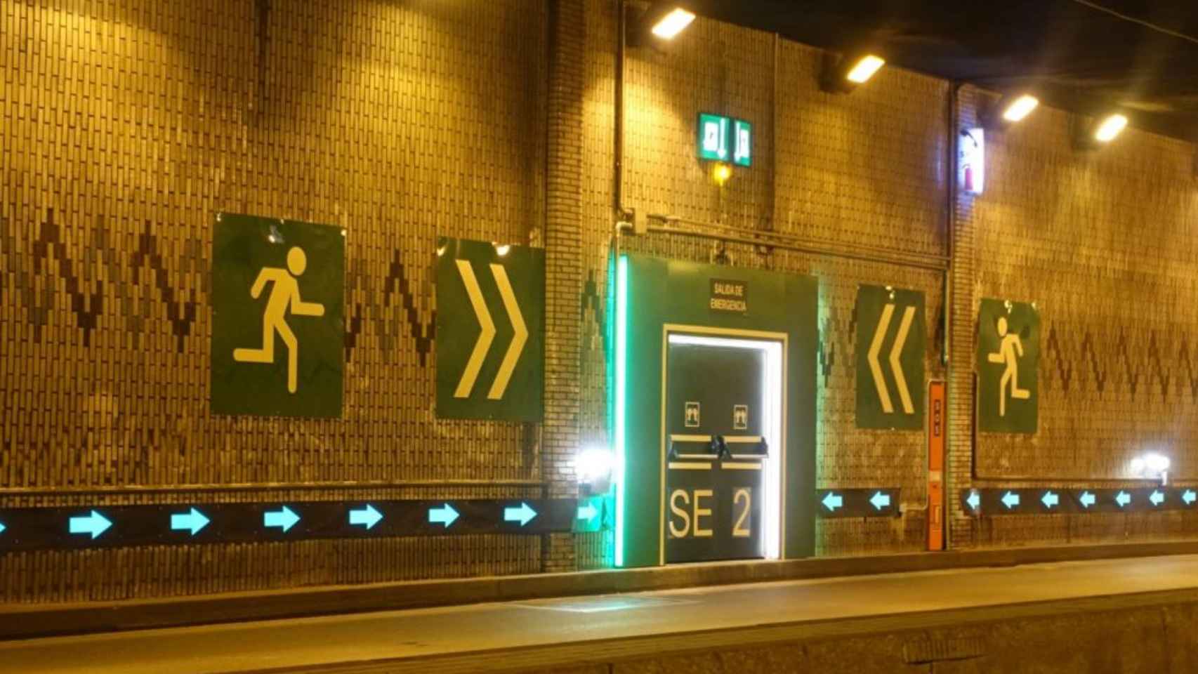 Salida de emergencia del túnel de Beiramar.