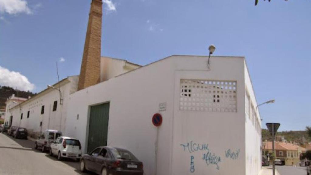Chimenea de la fábrica de Aceites Santa María (antigua almazara De Los Ríos).
