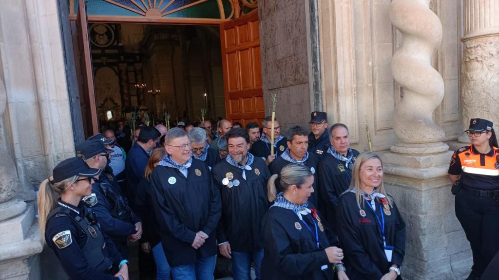 Ximo Puig (PSOE), junto a Luis Barcala y Carlos Mazón (PP), ya en el monasterio.