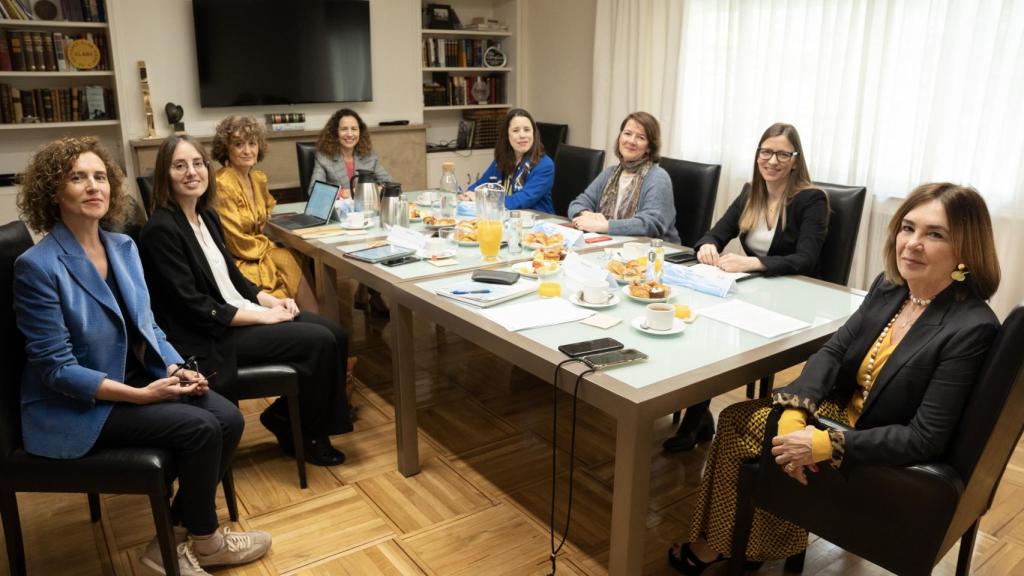 Foto de grupo durante el Desayuno #AzulMuyMarino.