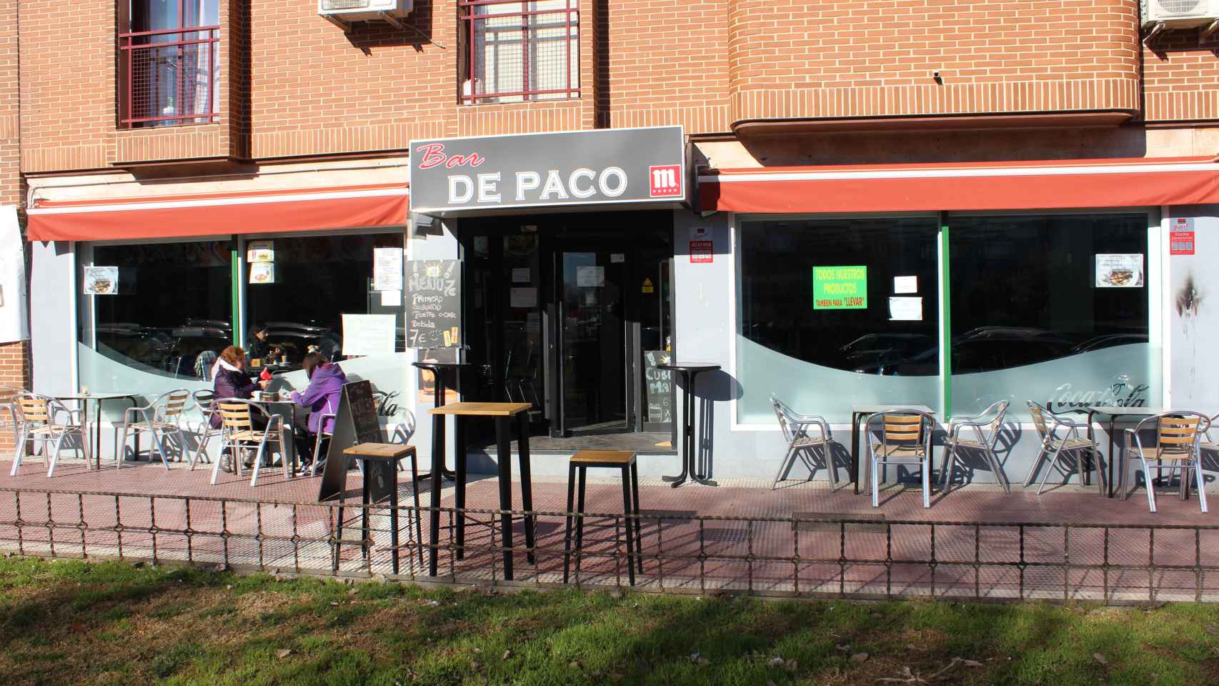 El Bar de Paco, en Parla, donde se vende el menú del día más barato de España.