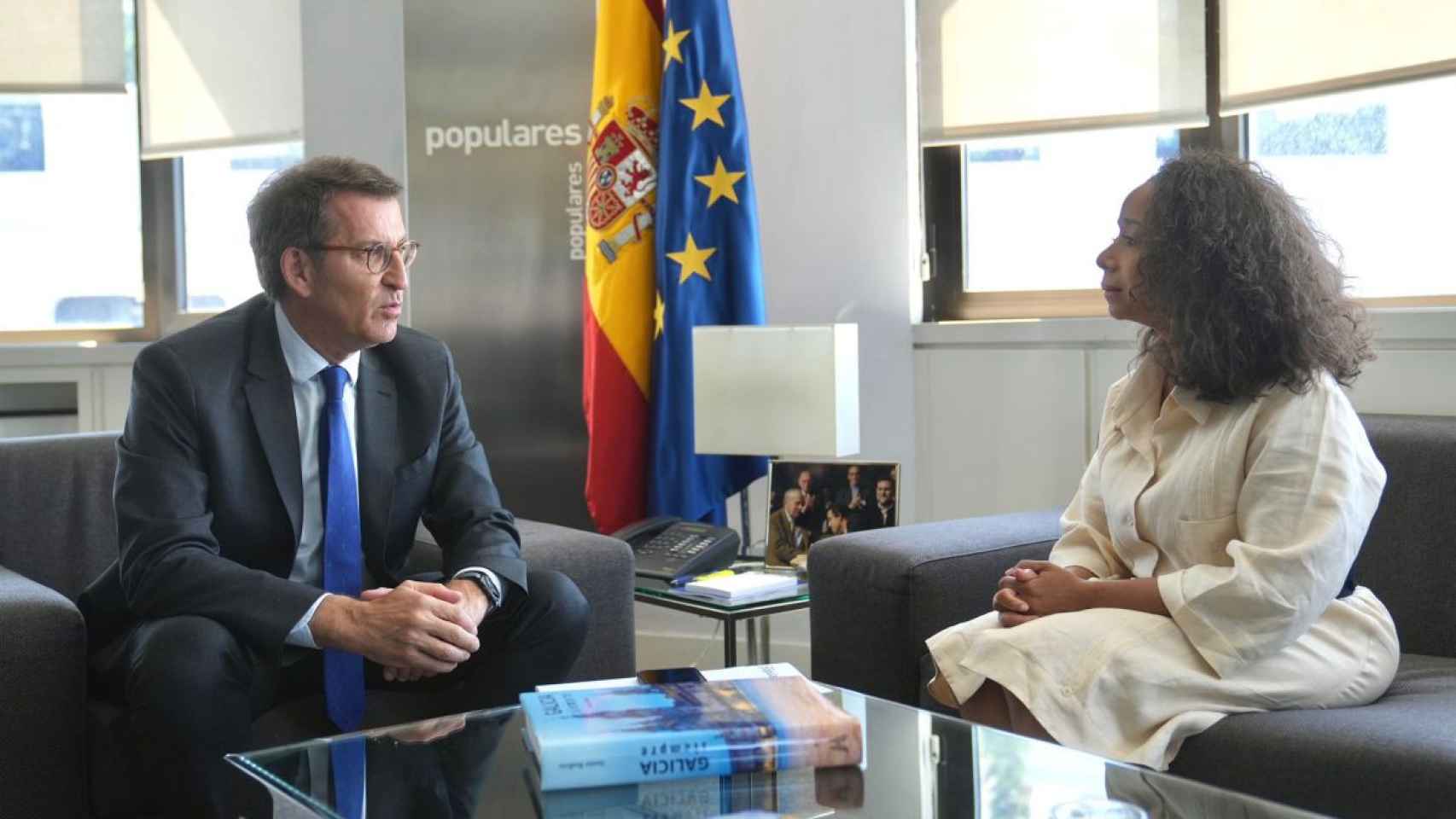 Alberto Núñez Feijóo recibe en su despacho a Julissa Reynoso, embajadora de Estados Unidos en España.
