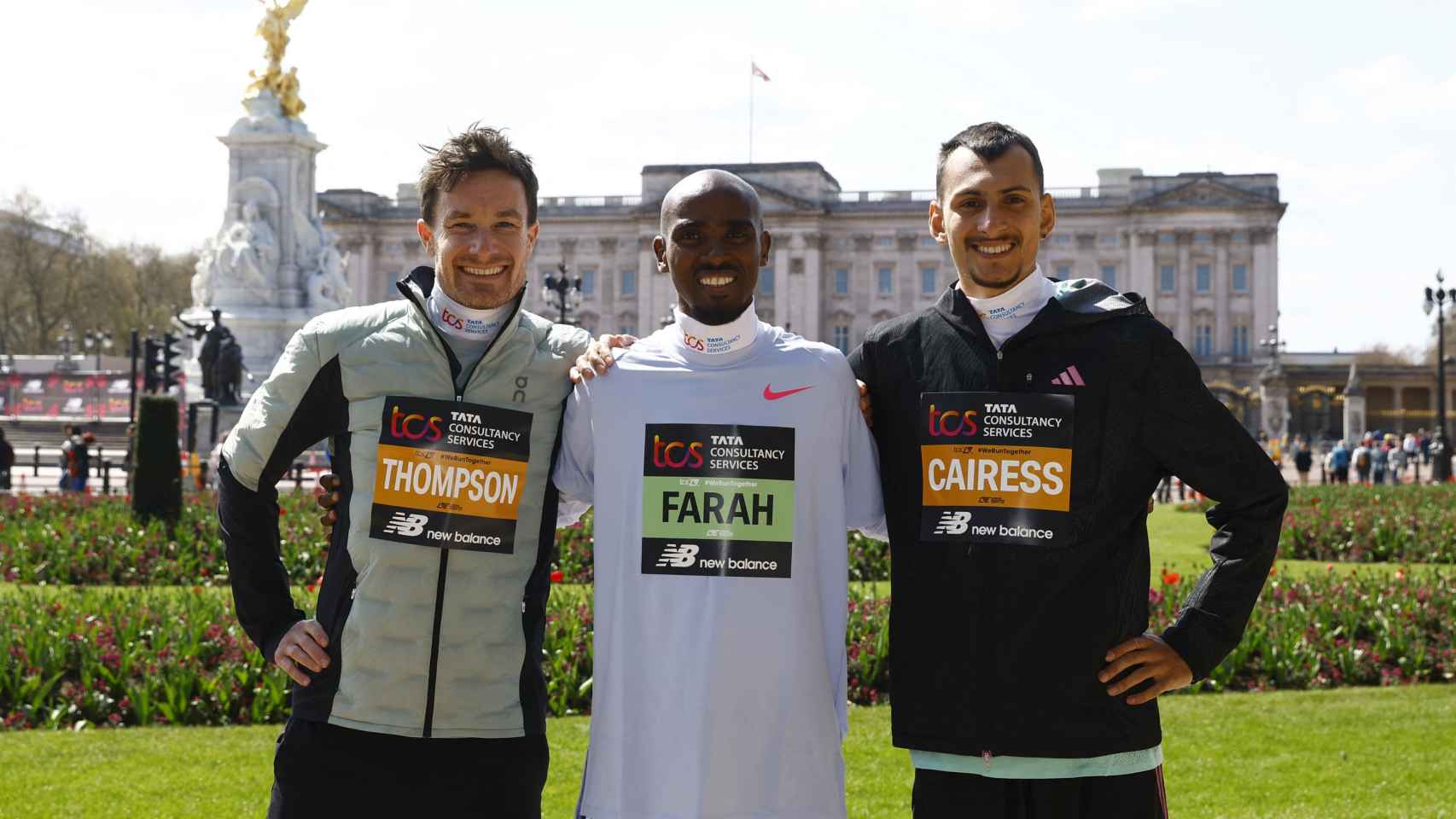 Mo Farah, junto a sus compatriotas Chris Thompson y Emile Cairess en la presentación de la Maratón de Londres.