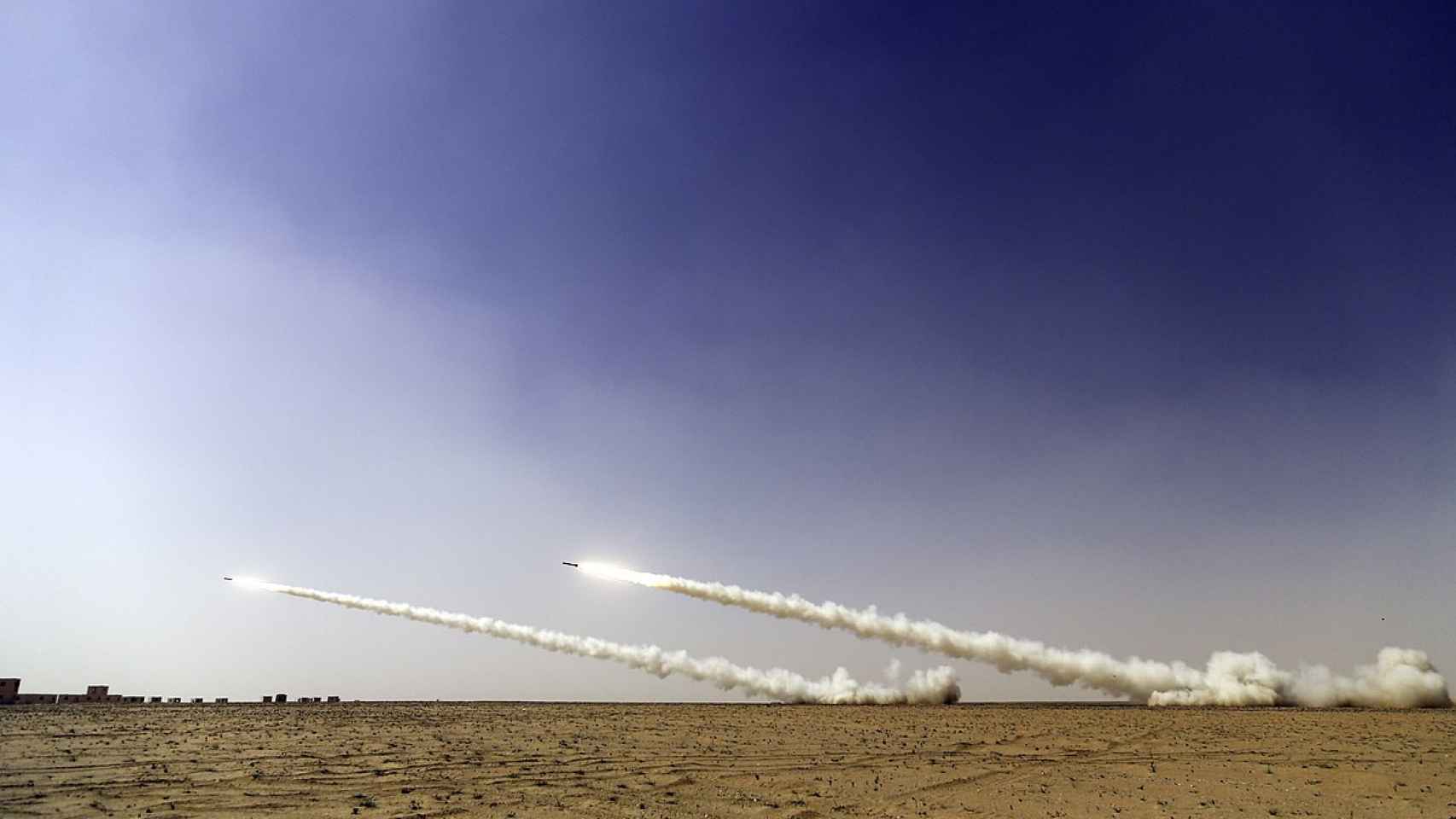 Misiles HIMARS en acción durante unos ejercicios del ejército estadounidense en Kuwait, 2014.