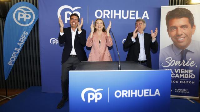 Gamarra, junto a Mazón y al candidato a la alcaldía de Orihuela, José Vegara.