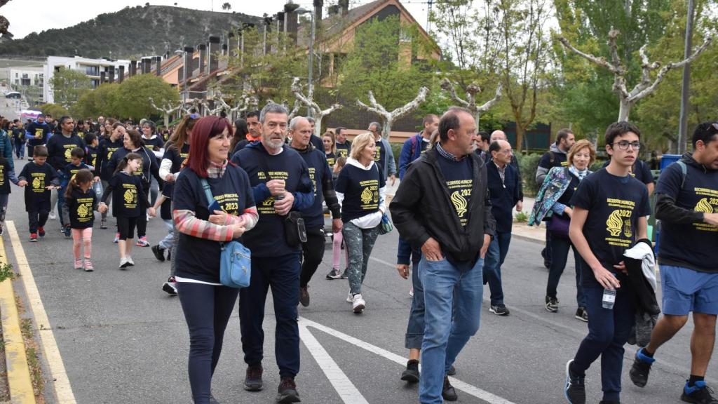 Cientos de personas participan en la antorcha contra la droga en La Cistérniga