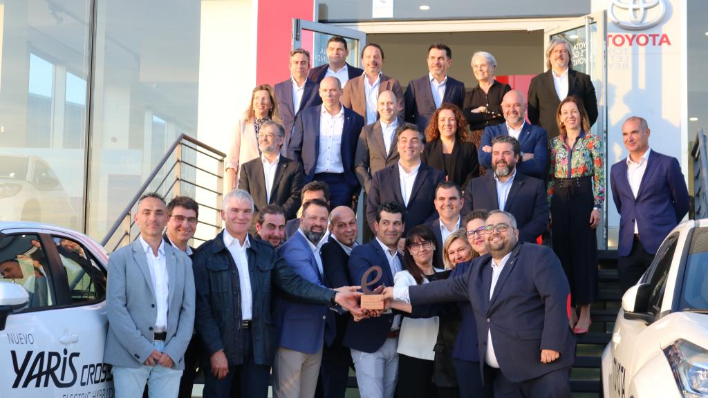 El presidente de Toyota España, Miguel Carsi, y parte de su equipo directivo, se desplazaron en la tarde de ayer, 20 de abril a las instalaciones del Concesionario en Zamora