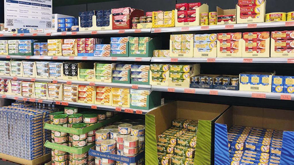 Latas de atún en un Mercadona.