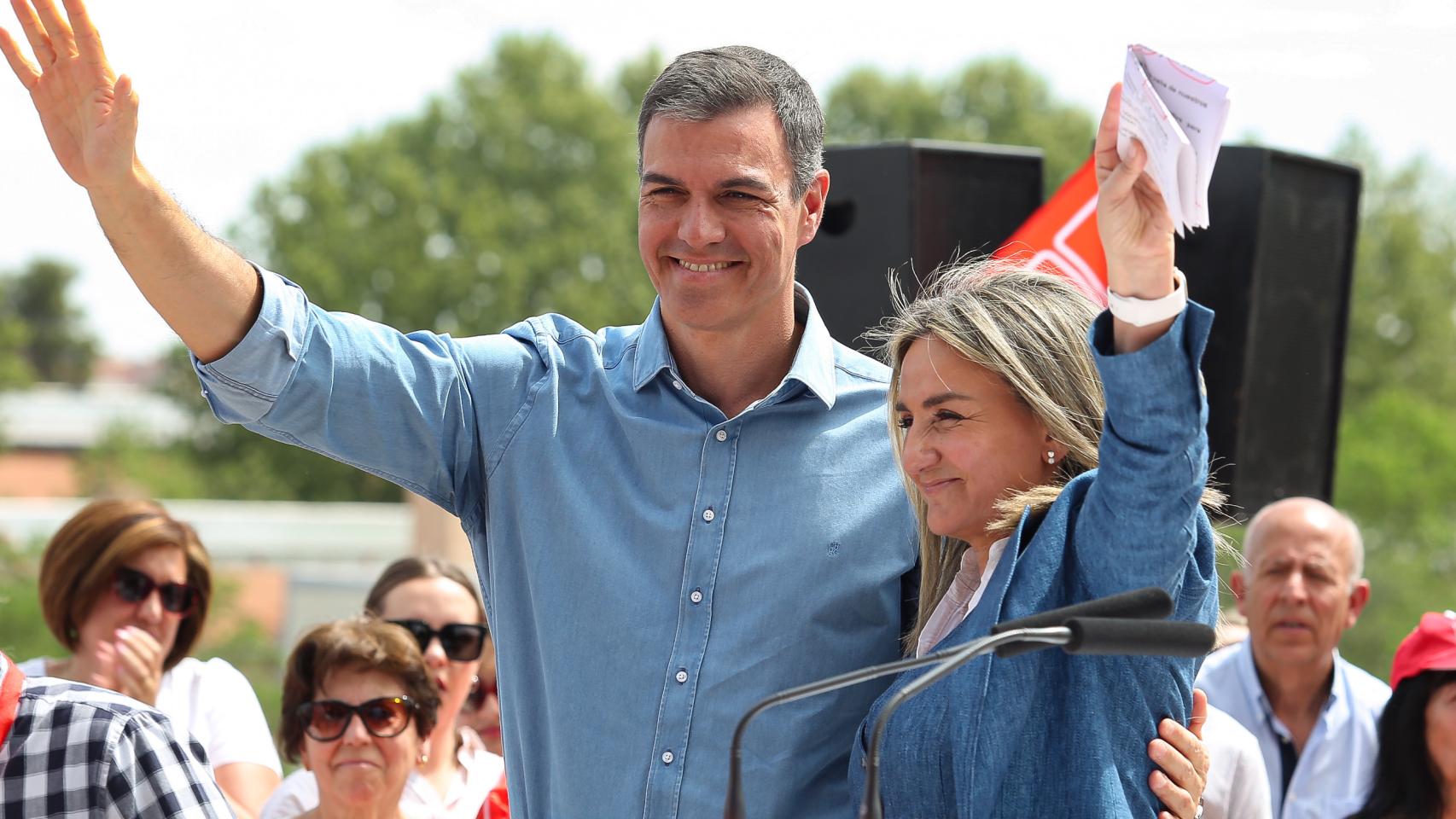 Pedro Sánchez junto a Milagros Tolón en en un imagen de archivo.