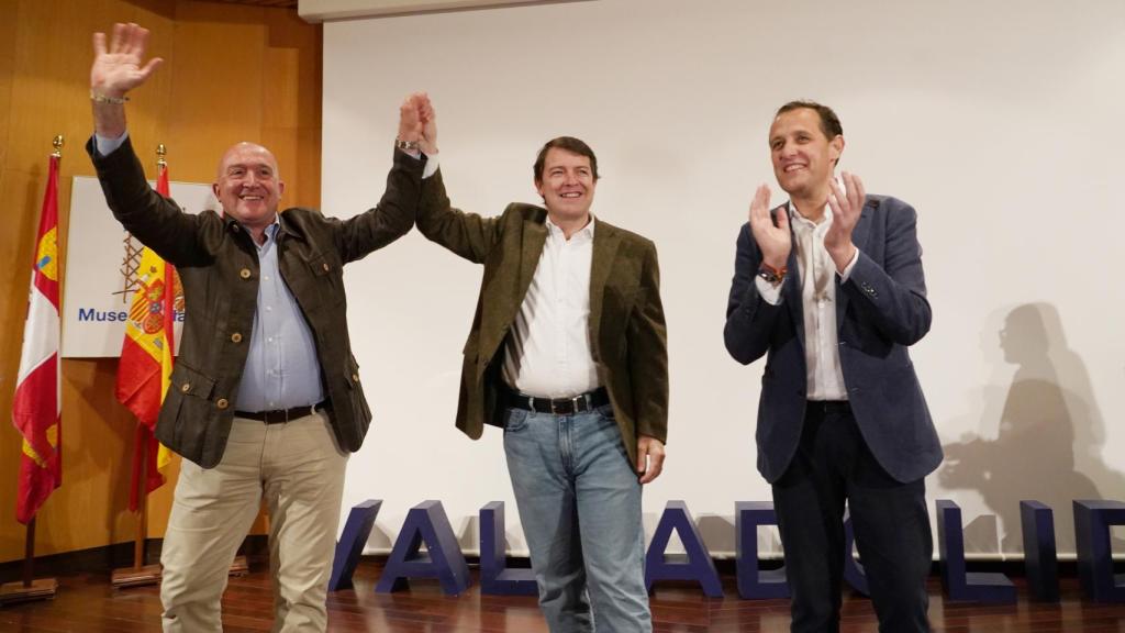 Presentación de los candidatos municipales del PP en Valladolid en un acto con el presidente autonómico del partido, Alfonso Fernández Mañueco, el presidente provincial, Conrado Íscar; y el candidato al Ayuntamiento de la capital vallisoletana, Jesús Julio Carnero.