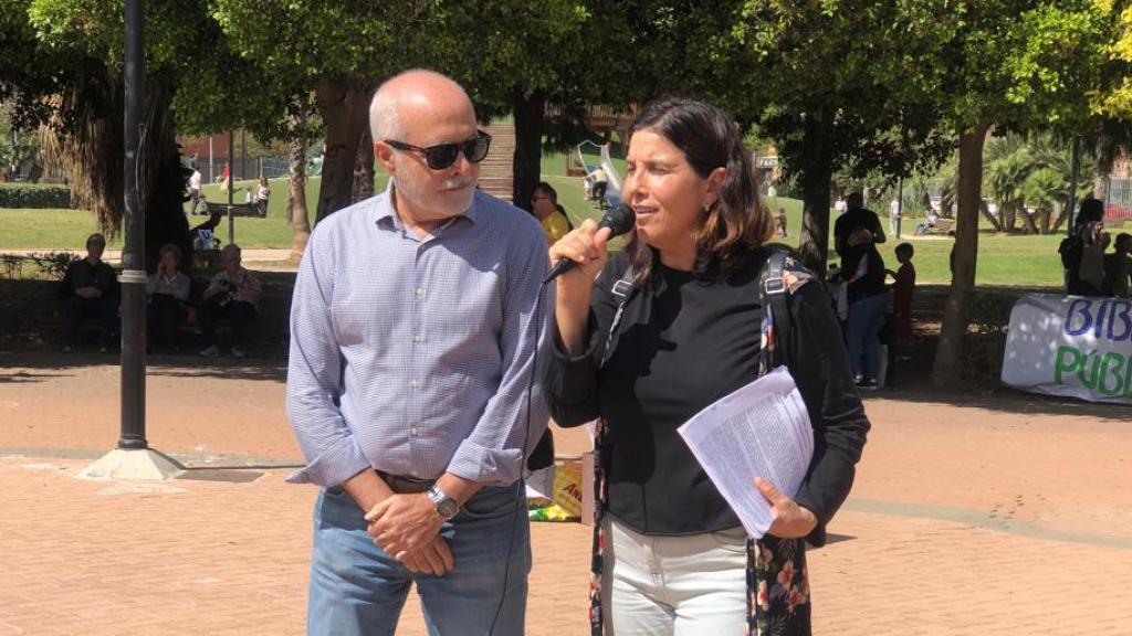 Manuel Cuadro y Lucía Carrera en la lectura del manifiesto.