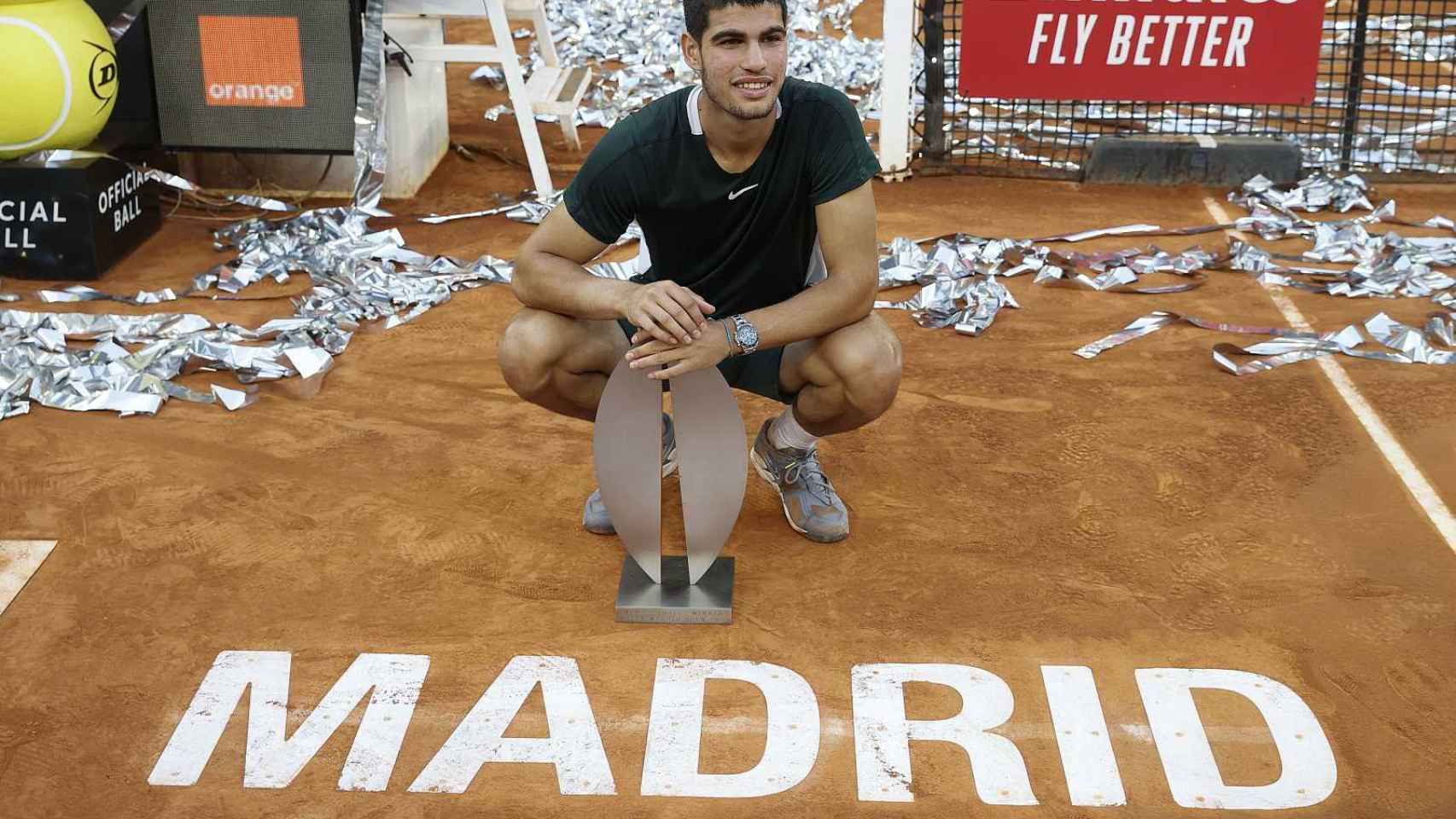 Carlos Alcaraz, con el título del Mutua Madrid Open en 2022