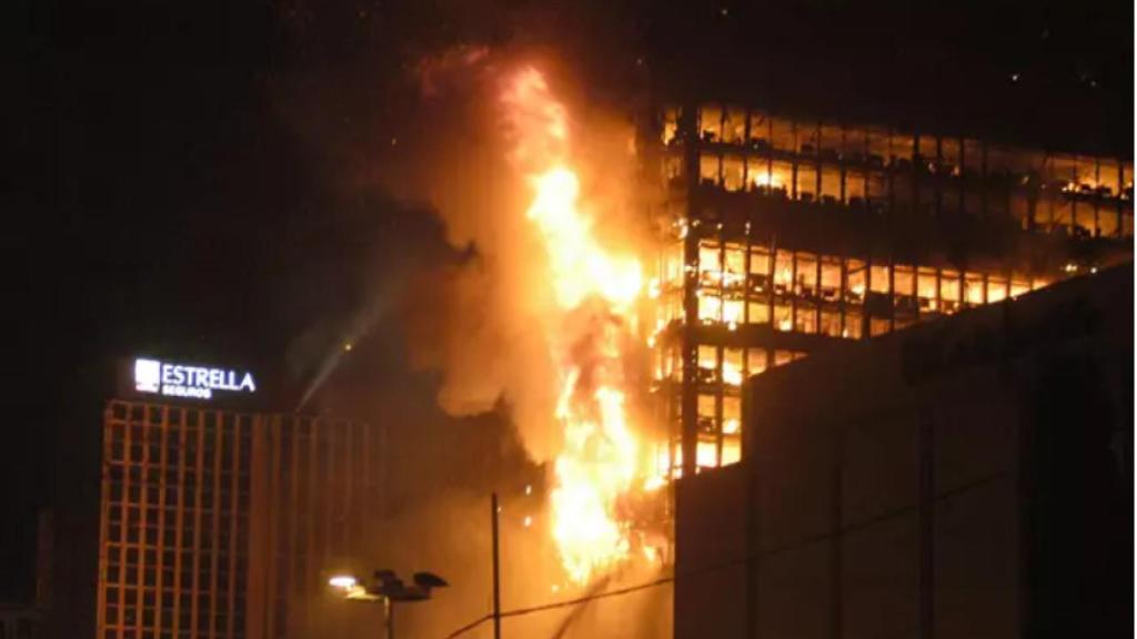 Qué grandes incendios ha vivido Madrid: del Alcázar al infierno del Windsor y el restaurante Burro