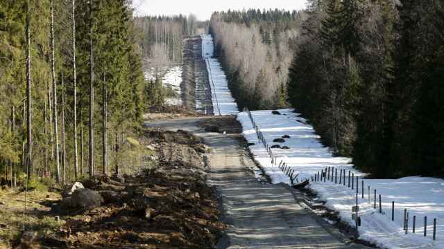 Una imagen del muro que está construyendo Finlandia en su frontera con Rusia.