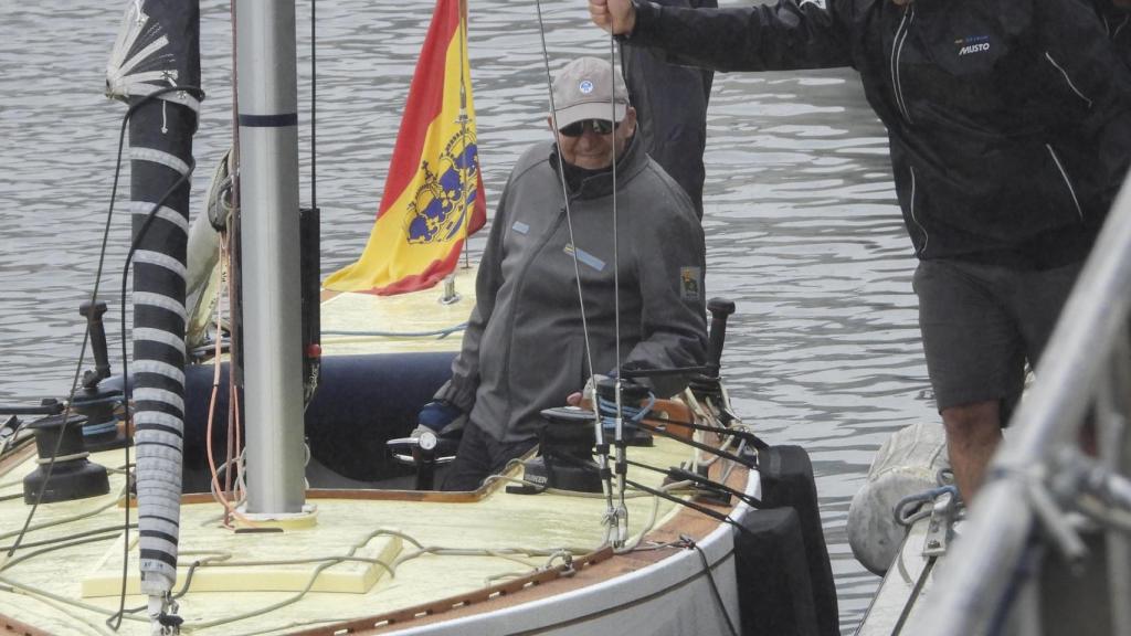 Juan Carlos I a bordo del Bribón durante sus jornadas de entrenamiento