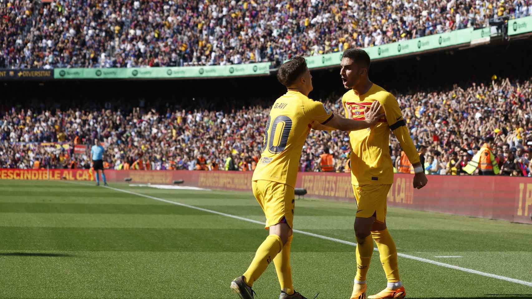 Gavi y Ferran celebran el gol del FC Barcelona.