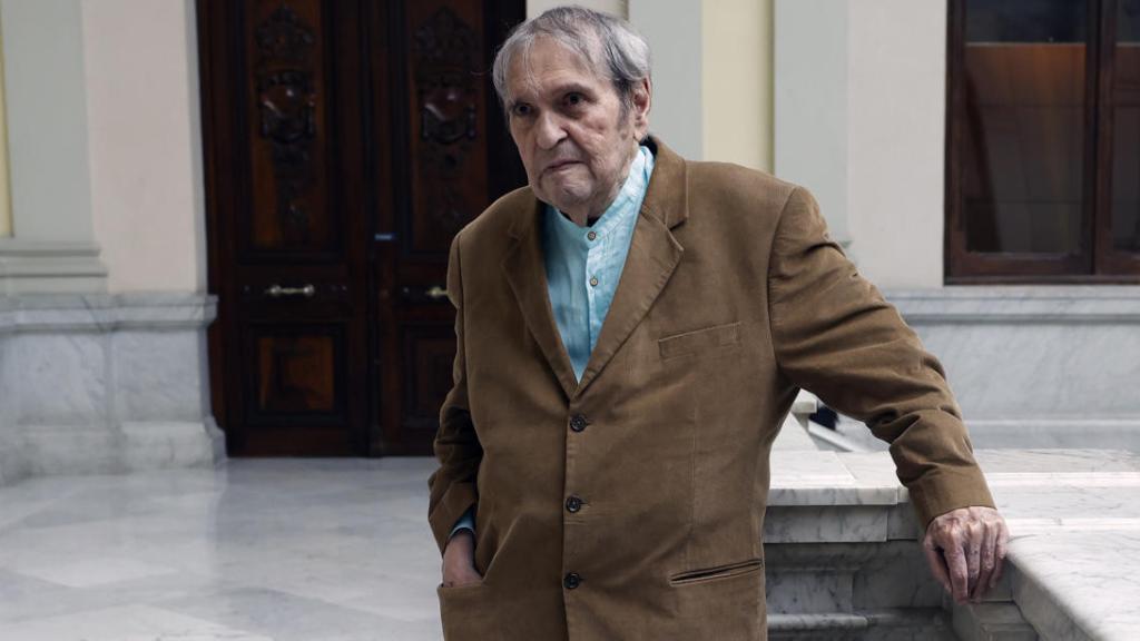 El escritor venezolano Rafael Cadenas, Premio Cervantes 2022, en la Biblioteca Nacional este jueves. Foto: EFE/ J.J.Guillen