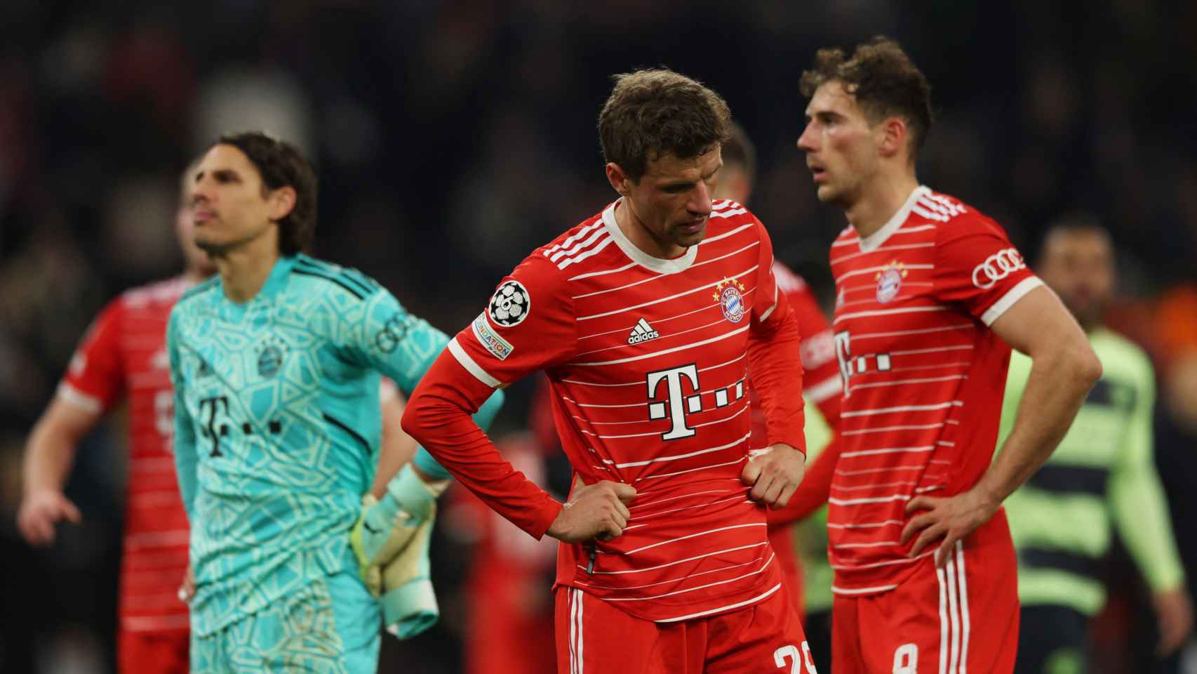 Thomas Müller y los jugadores del Bayern Múnich, tras caer eliminados en la Champions