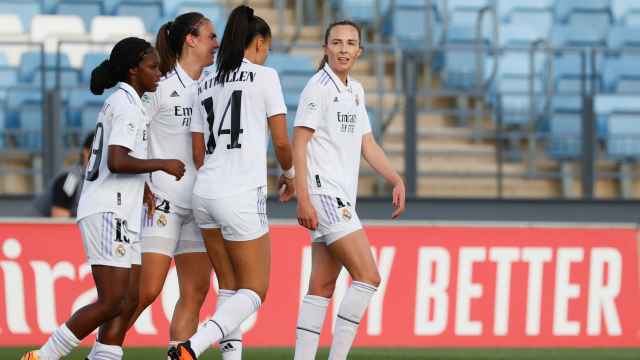 Las jugadoras del Real Madrid Femenino celebran el gol de Caroline Weir.