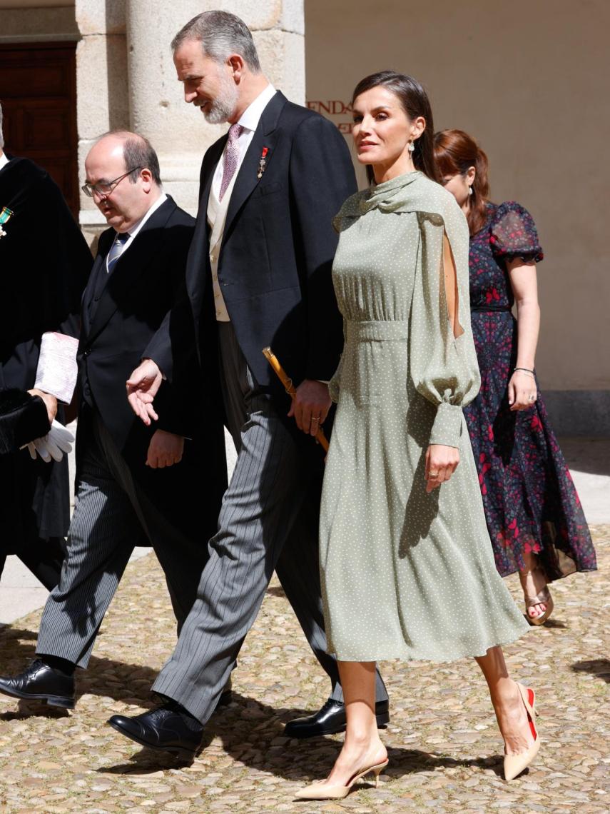 La Reina con un vestido reciclado de la firma española Vogana Collection.