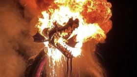 Incendio de infarto en Disneyland: un dragón de 13 metros prende en llamas en medio del 'show'