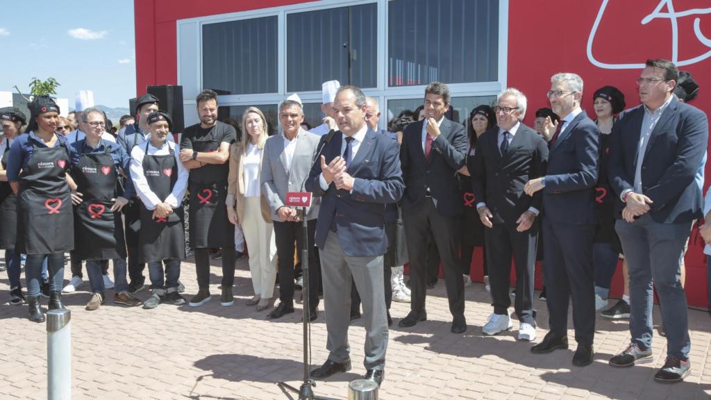 Carlos Baño durante la presentación de la sede permanente de Alicante Gastronómica Solidaria.