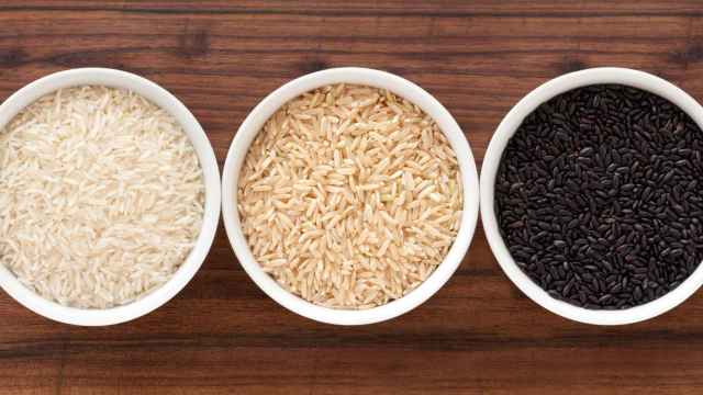 Distintos platos de arroz.