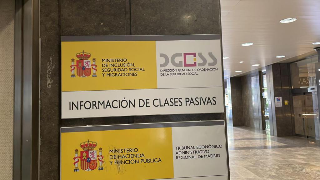 Carteles relacionados con las Clases Pasivas.