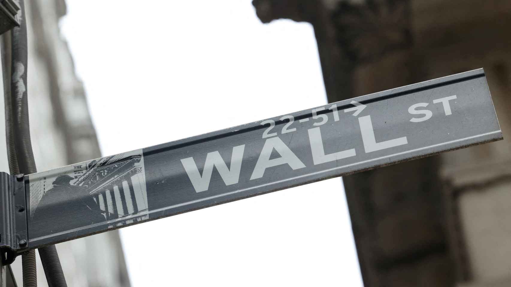 Un cartel de Wall Street cerca del edificio de la Bolsa de Nueva York.