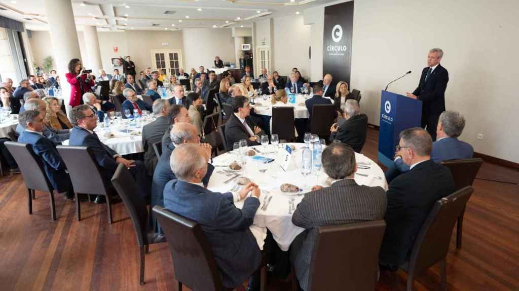 Rueda durante su intervención en un  almuerzo-coloquio organizado por el Círculo de Empresarios de Galicia en Vigo.