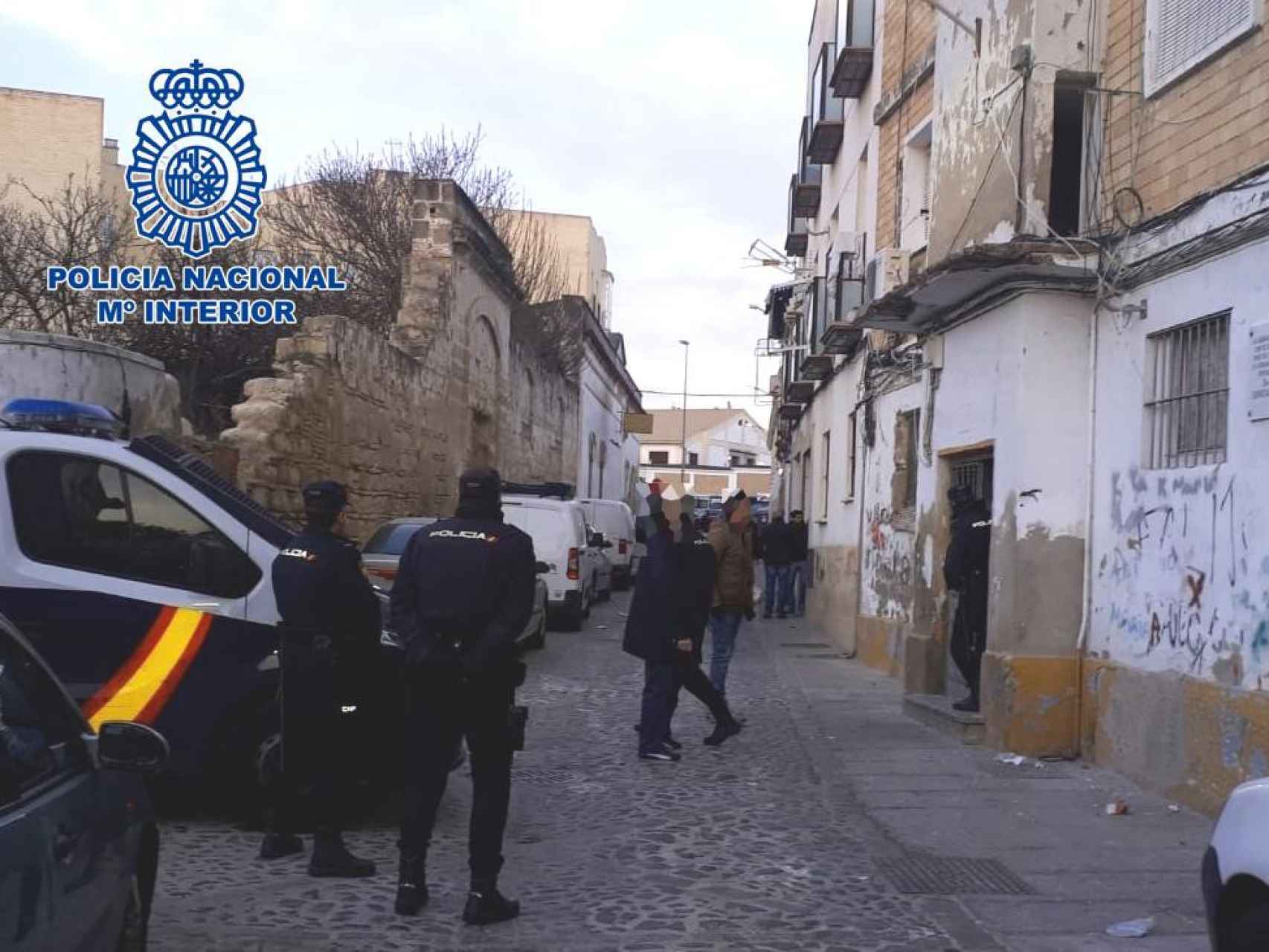 La Policía desaloja la vivienda de Antonio