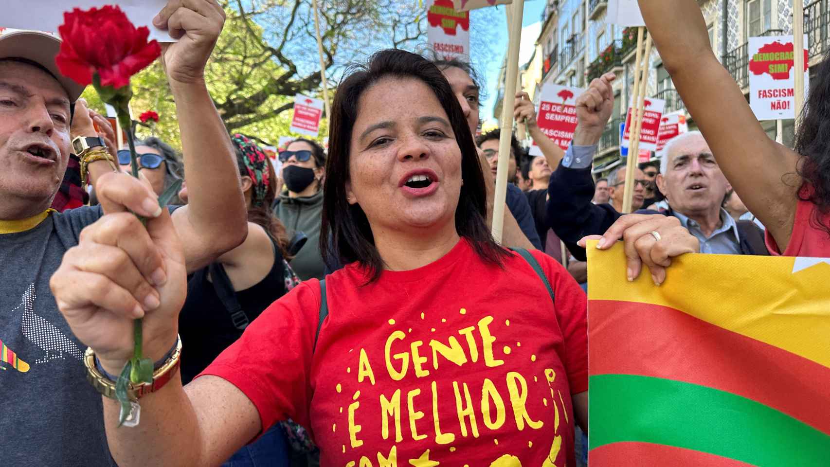 Manifestación en apoyo a Lula da Silva frente al Parlamento portugués, este martes durante su visita a Lisboa.