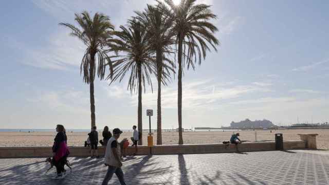 Las temperaturas van en ascenso en los últimos días en la Comunidad Valenciana, en la imagen el paseo de la Malvarrosa.