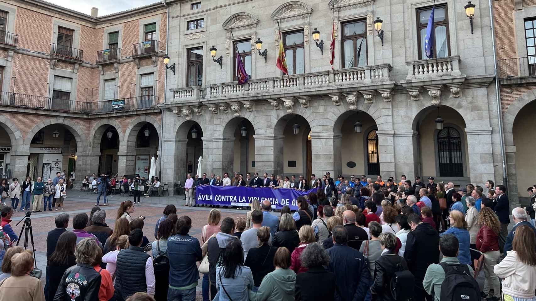 Concentración en Ávila por el asesinato ocurrido este martes